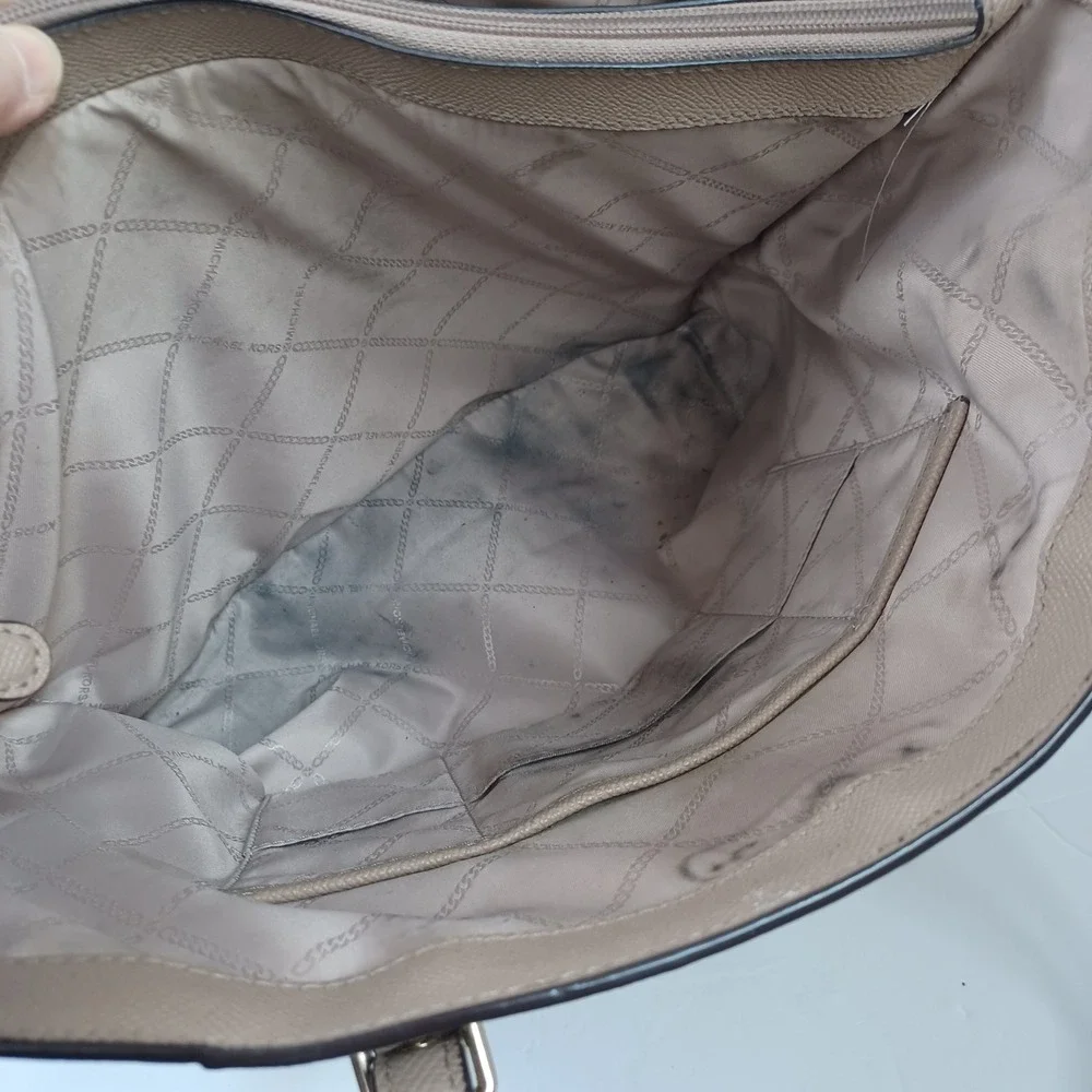 Michael Kors Voyager East West Tote Bag Taupe Saffiano Leather Gold Hardware - Picture 11 of 16